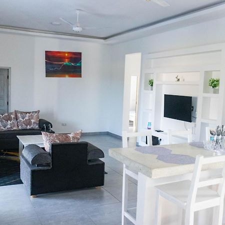 4 U Luxury Bungalows Diani Диани-Бич Экстерьер фото