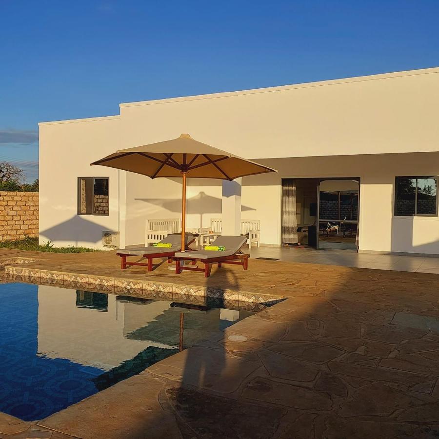 4 U Luxury Bungalows Diani Диани-Бич Экстерьер фото