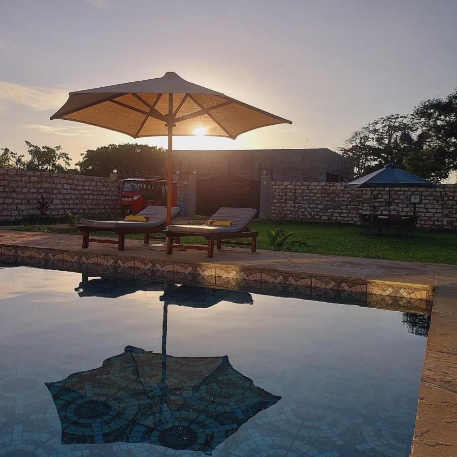 4 U Luxury Bungalows Diani Диани-Бич Экстерьер фото