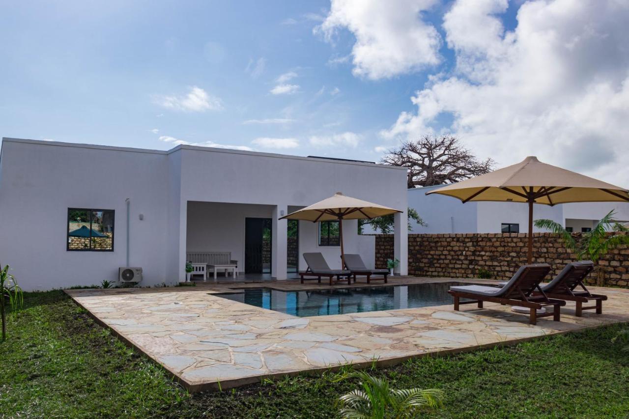 4 U Luxury Bungalows Diani Диани-Бич Экстерьер фото