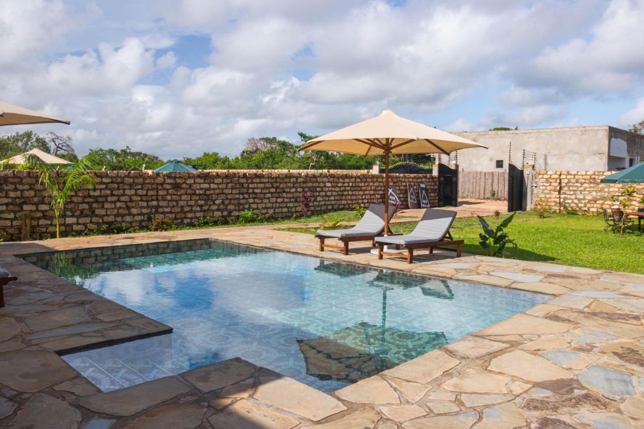 4 U Luxury Bungalows Diani Диани-Бич Экстерьер фото
