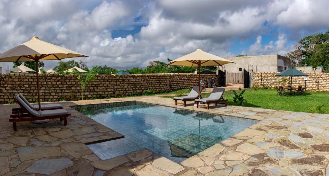 4 U Luxury Bungalows Diani Диани-Бич Экстерьер фото
