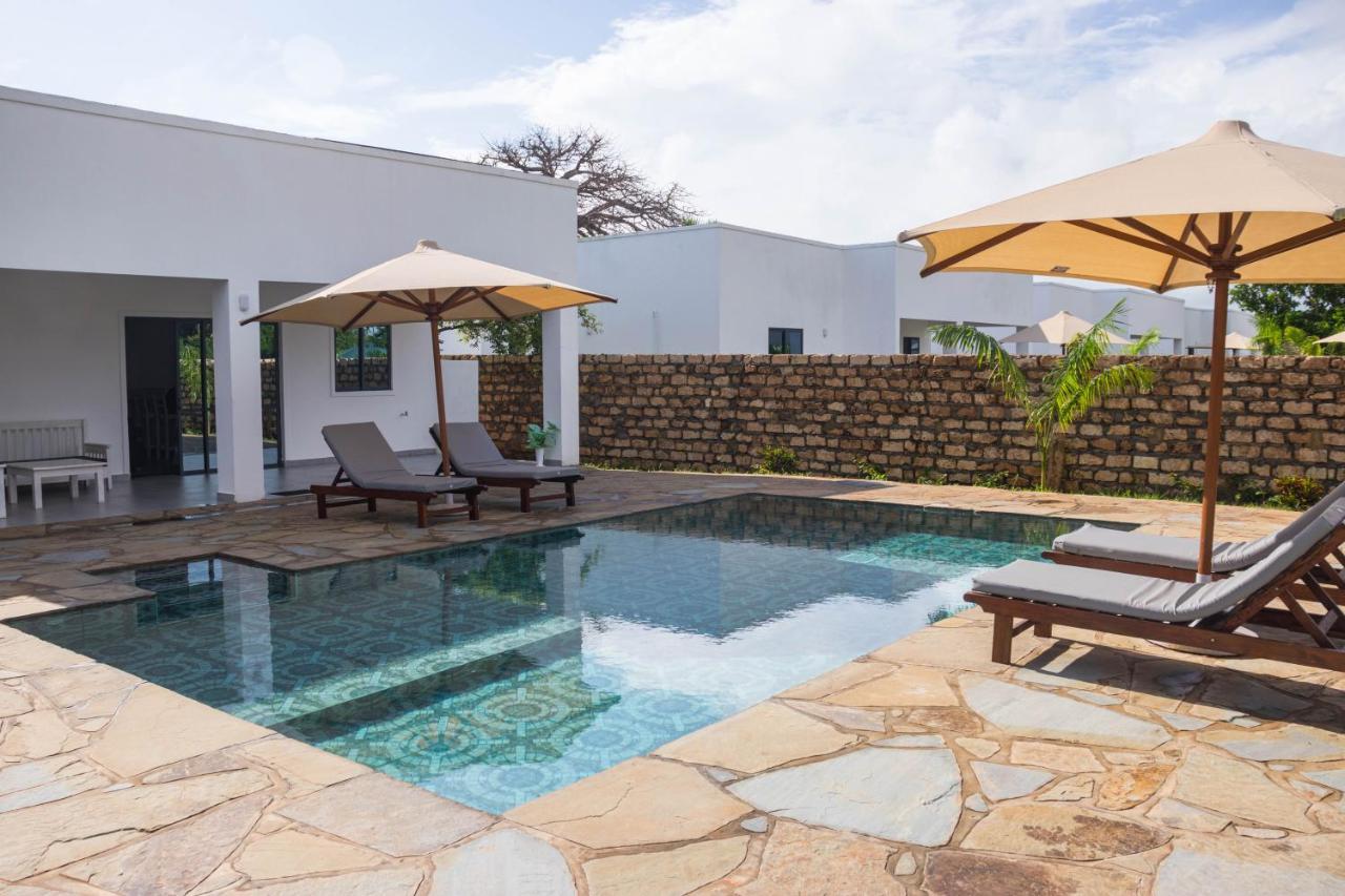 4 U Luxury Bungalows Diani Диани-Бич Экстерьер фото