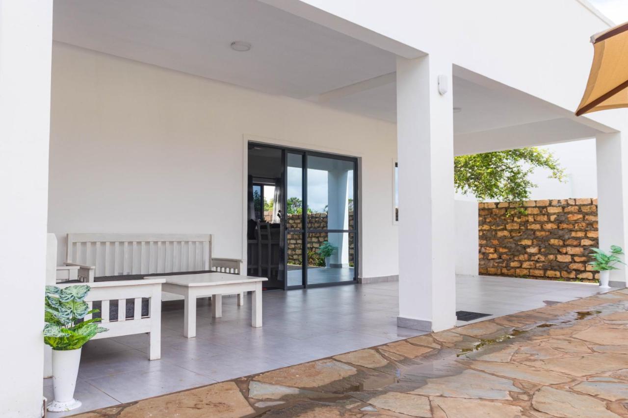 4 U Luxury Bungalows Diani Диани-Бич Экстерьер фото