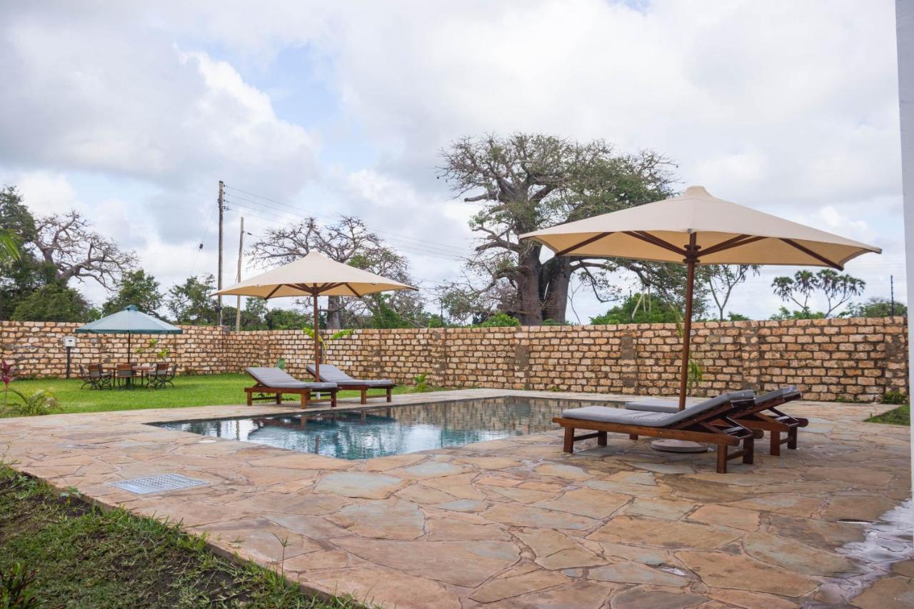 4 U Luxury Bungalows Diani Диани-Бич Экстерьер фото