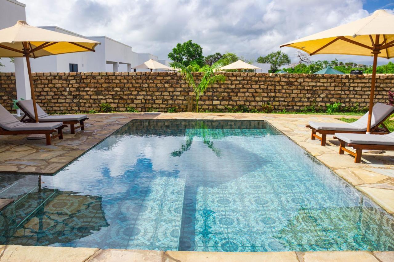 4 U Luxury Bungalows Diani Диани-Бич Экстерьер фото
