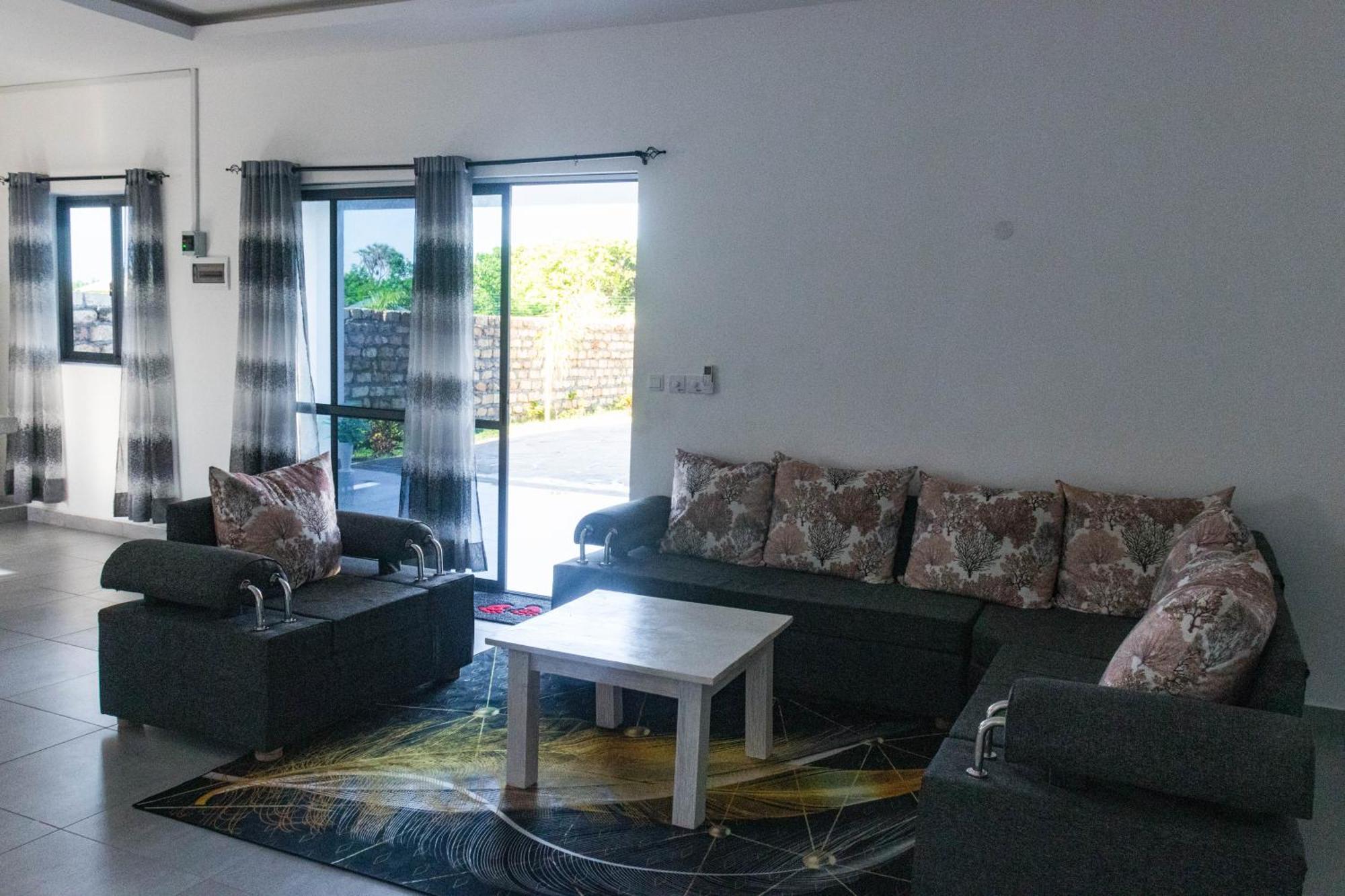 4 U Luxury Bungalows Diani Диани-Бич Экстерьер фото